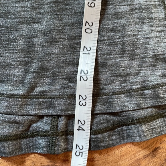 Size 6 Lululemon fitted tank - Picture 4 of 8